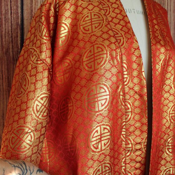 Vintage Man's Kimono, Short Haori in Orange and Gold with Asian Medallion Print, - Picture 5 of 10